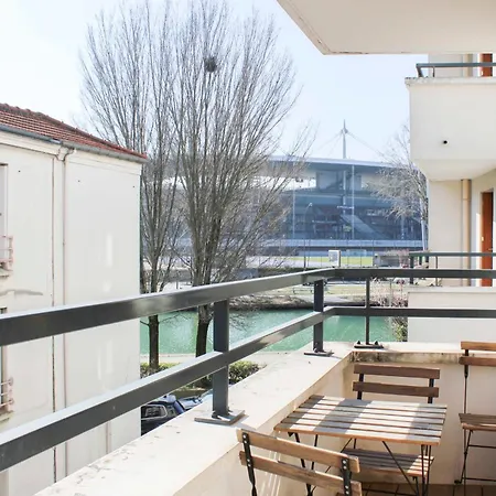 Large With Balcony - Stade De France 생드니